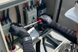 【高圧自家消費型】太陽光発電設備 接続箱内部施工