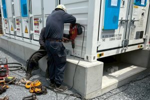 【系統用蓄電所】蓄電池コンテナのアンカー固定工事