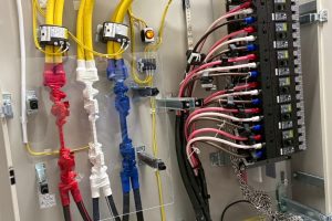 【高圧受変電設備】集電盤更新工事完了後の盤内