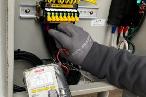 【高圧受変電設備】パワーコンディショナ電圧測定