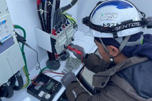 【各種試験】分電盤内での絶縁抵抗測定作業