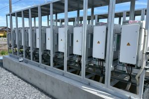 【系統用蓄電所】蓄電池ラック据付完了