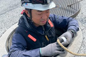 【高圧自家消費型】ハンドホール内への電力ケーブル敷設作業