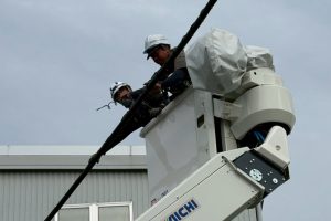 【高圧自家消費型】高所作業車による架空ケーブル布設