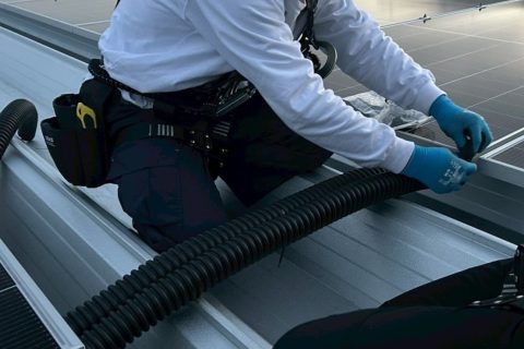 【高圧自家消費型】太陽光パネルの設置作業