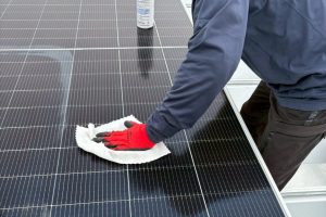 【高圧自家消費型】太陽光パネル設置後の清掃・仕上げ作業