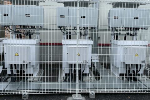 【高圧自家消費型】パワーコンディショナに防護柵設置