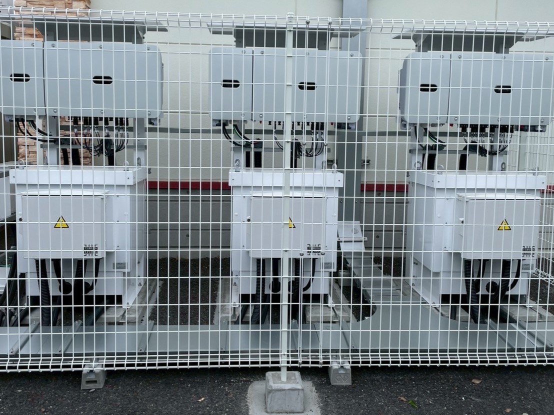 【高圧自家消費型】パワーコンディショナに防護柵設置