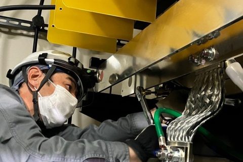 【高圧受変電設備】接地線（アース線）接続・締付作業」