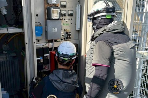 【高圧受変電設備】高圧受変電盤内での改修作業