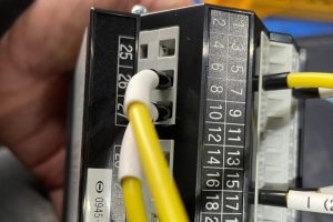 【高圧受変電設備】継電器端子への制御配線作業