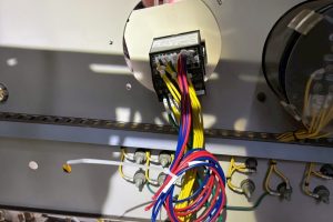 【高圧受変電設備工事】継電器（DVRR-72）盤内配線工事