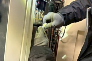 【高圧受変電設備】低圧配電盤内の配線接続作業