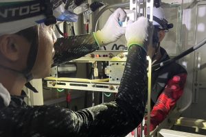 【高圧受変電設備】盤内機器の位置決め・取付作業