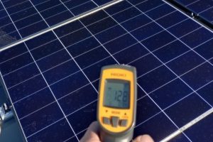 【各種試験】太陽光パネルの表面温度測定