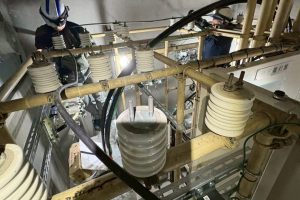 【高圧受変電設備】高圧ケーブルの敷設・接続作業