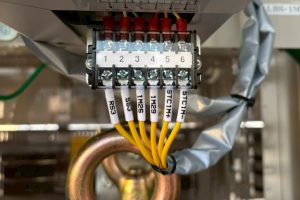 【高圧受変電設備】変圧器温度監視装置 配線施工