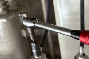 【高圧受変電設備】高圧進相コンデンサ端子のトルク管理
