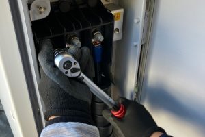 【その他】トルクレンチによる端子締付作業