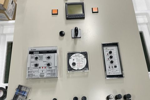 【その他】太陽光用饋電盤_保護継電器・マルチメーター取付