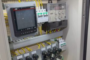 【高圧受変電設備】保護継電器・計測機器設置完了