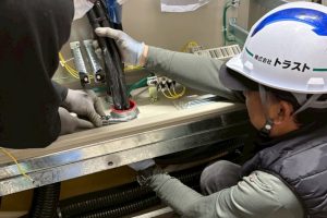 【高圧受変電設備】集電盤への主幹ケーブル引込作業