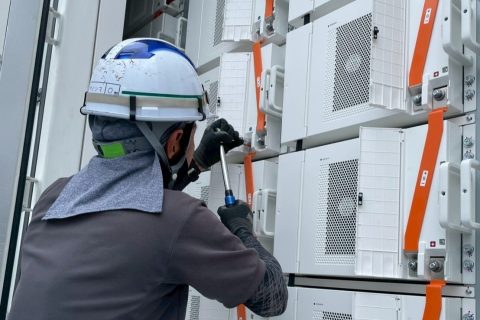 【系統用蓄電所】バッテリーモジュール接続工事