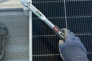 【高圧自家消費型】太陽光パネル固定部の締付確認