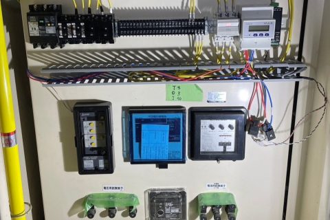 【高圧受変電設備】保護継電器・電力量計更新後の制御盤内部