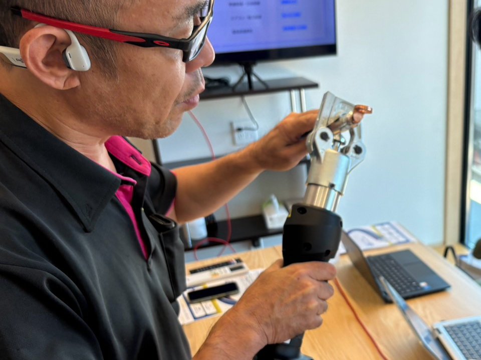 社内で開いたアルミケーブルの施工講習会の様子