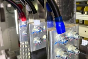 【高圧受変電設備】高圧受変電盤内 母線へのケーブル接続