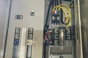 【高圧受変電設備】低圧配電盤内部改修完了