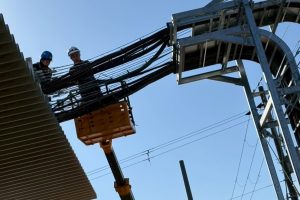【太陽光発電設備】高所ケーブル布設工事