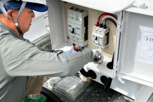 【高圧自家消費型】ブレーカーボックス内の配線作業