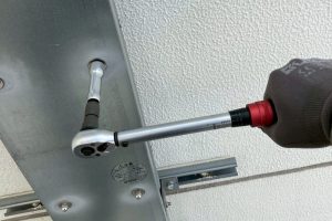【高圧自家消費型】トルクレンチによる架台ボルト締付確認
