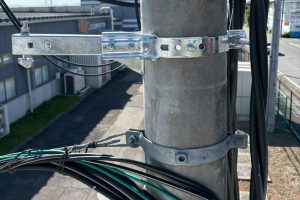 【高圧自家消費型】引込柱へのケーブル支持金具設置