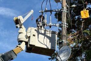 【高圧受変電設備】PAS更新工事｜高所作業車による高圧気中開閉器交換