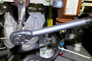 【高圧受変電設備】計器用変流器（CT）更新に伴う配線・締付作業
