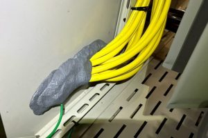 【高圧受変電設備】受変電盤内 ケーブル貫通部の防火処理