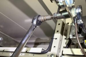 【高圧受変電設備】接続部のトルク締付作業