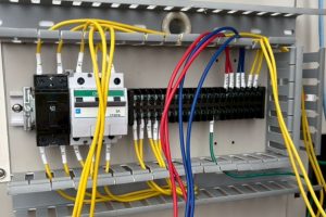 【高圧受変電設備工事】継電器用制御盤の配線工事