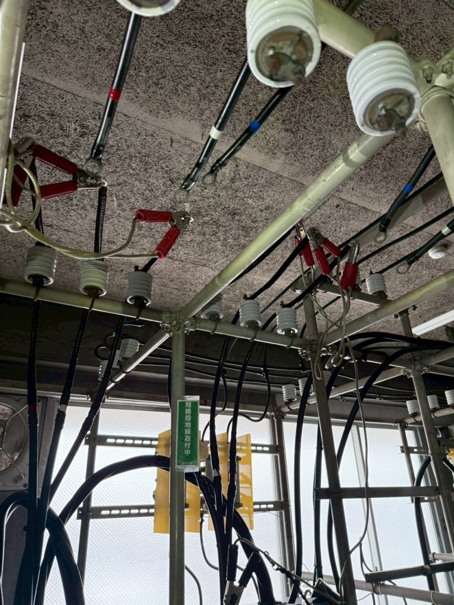 作業範囲に取り付けた短絡接地器具