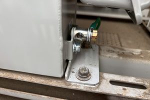 【高圧受変電設備】コンデンサ更新後の接地部施工状況
