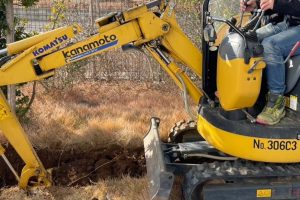 【高圧自家消費型】重機によるケーブル配管の掘削作業