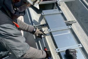 【高圧自家消費型】ケーブルラック設置・固定作業