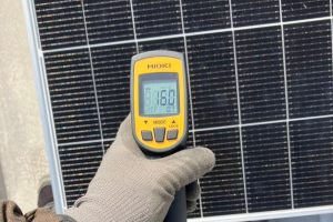 【各種試験】太陽光パネルの表面温度測定