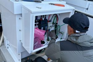 【高圧自家消費型】新設集電盤内におけるブレーカー・端子台の配線および結線工事