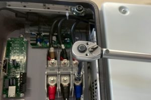 【高圧自家消費型】制御盤内端子のトルク管理締結