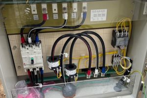 【高圧自家消費型】440V配電盤内の主回路配線