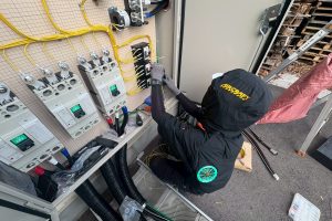 【高圧自家消費型】開閉器盤内の制御配線作業